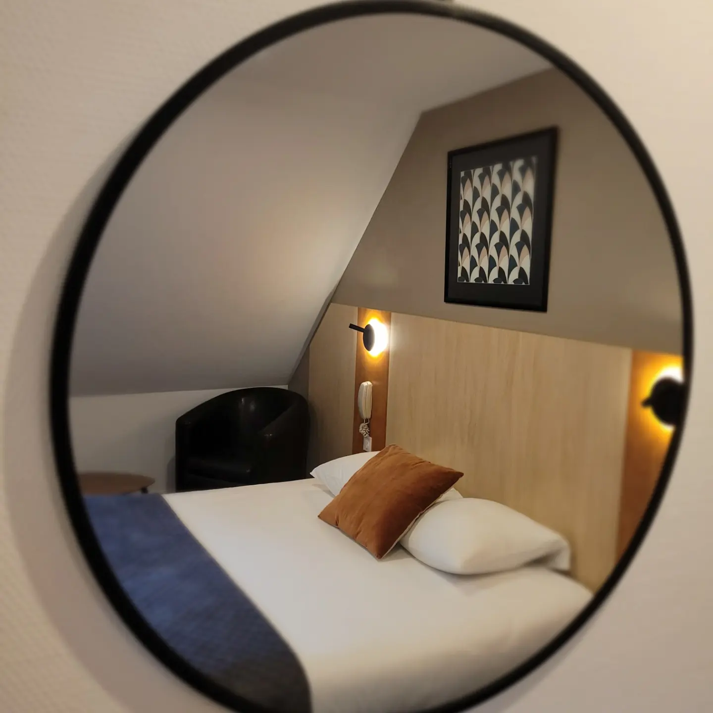 https://espace-ptl.ancv.com/appli/butterfly/data/medias_PA/PHOTOS/422523001001/422523001001cJb5Z3qPGz-Chambre privilège Novella Nantes Centre Gare.jpg